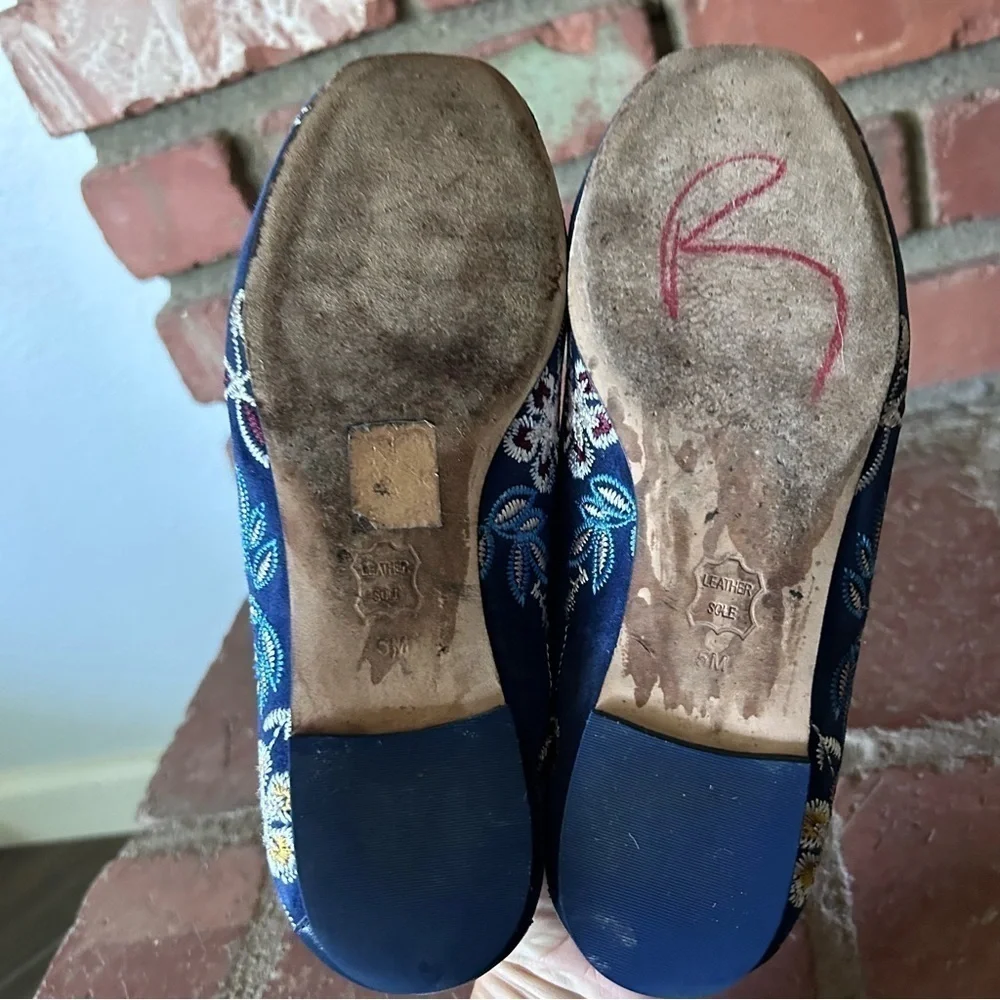 Tory Burch Embroidered Floral Suede Smoking Slippers in Navy Blue Sz 5